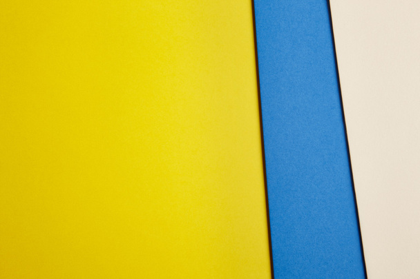 Χρωματιστά χαρτόνια με φόντο κίτρινο μπλε μπεζ τόνο. Αντιγράψτε sp - Φωτογραφία, εικόνα
