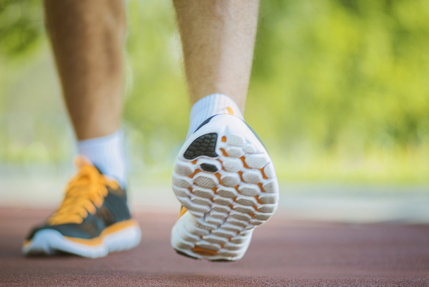 Close-up shot van runner's schoenen - Foto, afbeelding