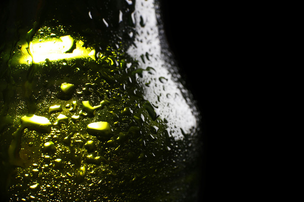 Green bottle of fresh beer  - Foto, Bild