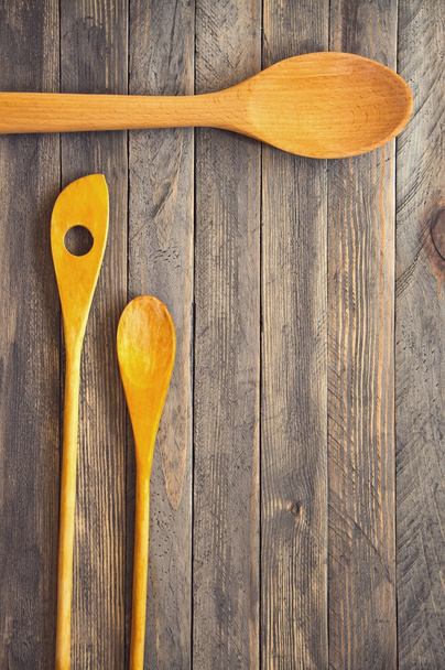 Wooden kitchen spatulas and spoons - Foto, immagini