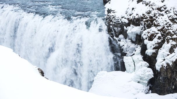 アイスランドの滝グトルフォス冬 - 写真・画像