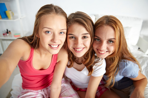 happy friends or teen girls taking selfie at home - Valokuva, kuva