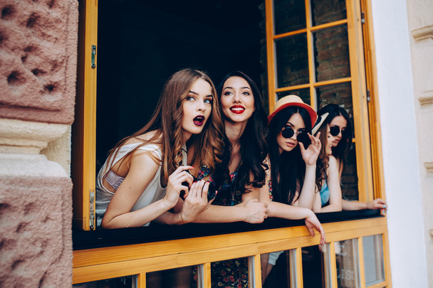 čtyři krásné mladé dívky - Fotografie, Obrázek