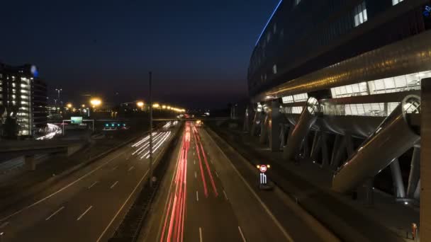 Provoz na německé dálnici za soumraku - Záběry, video