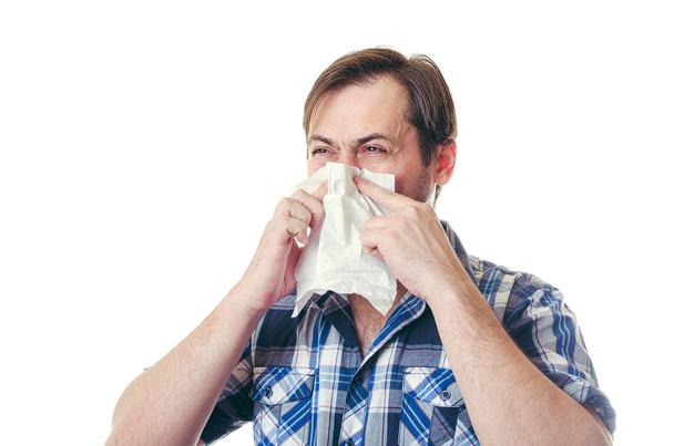 Мужчина кашляет в сопливом шарфе
 - Фото, изображение