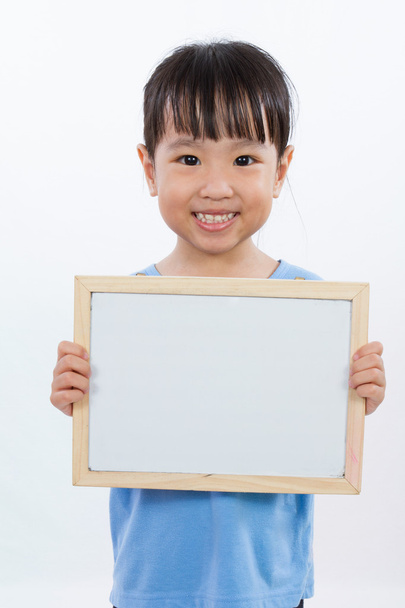 Asian Little Chinese Girl Holding a Whiteboard - Фото, зображення