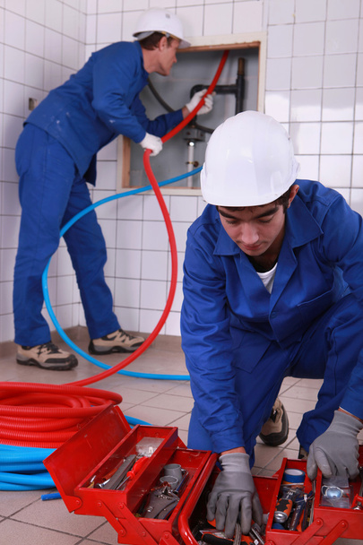 Arbeiter installieren Röhre - Foto, Bild