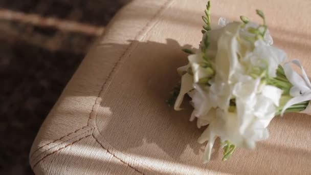 Svatební kytice na židli - Záběry, video