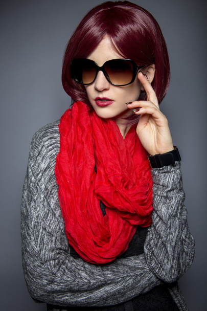 Woman wearing sunglasses - Фото, зображення