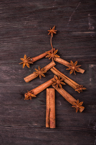 Cinnamon sticks in the form of a fir-tree - Фото, зображення