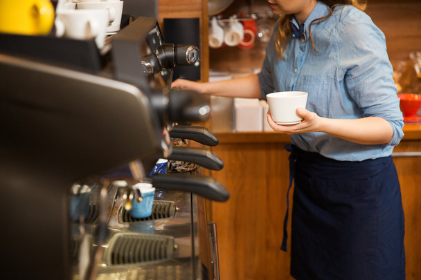 close up of woman making coffee by machine at cafe - Fotoğraf, Görsel