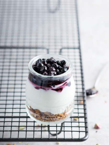 Granola with yogurt in a jar - Fotoğraf, Görsel