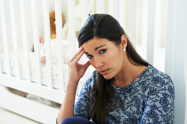 Turhautunut äiti kärsii synnytyksen jälkeisestä masennuksesta
 - Valokuva, kuva
