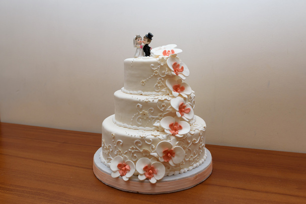 postre de pastel de boda con almáciga de orquídeas
 - Foto, Imagen