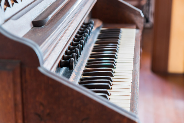 antieke piano toetsen en hout vintage stijl. - Foto, afbeelding