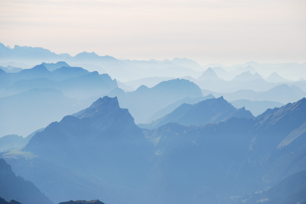 Vuoristomaisemat Sveitsin alpeilla
 - Valokuva, kuva
