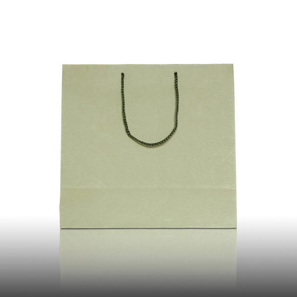 коричневый пакет для покупок на полу и белом фоне
 - Фото, изображение