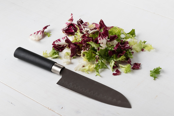 lattuga tritata con coltello
 - Foto, immagini