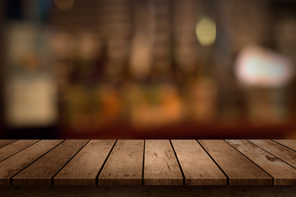 a homályos italok bár hátteret fából készült asztalok - Fotó, kép