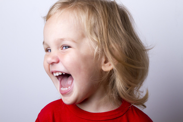 emotions funny little girl screaming close up - Fotografie, Obrázek