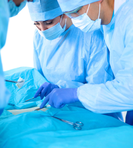 Giovane squadra di chirurgia in sala operatoria - Foto, immagini