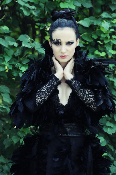 Dark Queen in park - Foto, Imagen