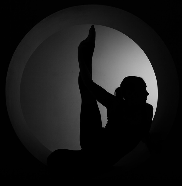silhouette sporty woman in circle - Fotoğraf, Görsel