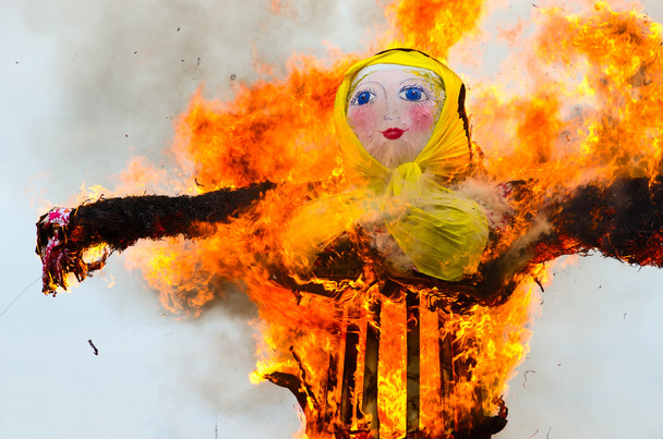 Burning of scarecrow of Shrovetide - Фото, зображення