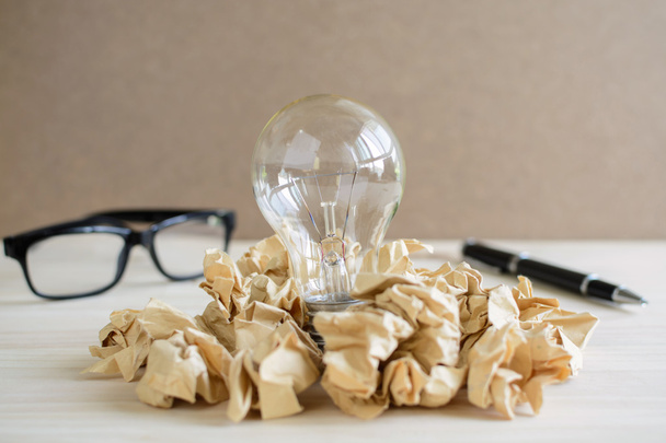 Crumpled paper balls with eye glasses and pen on wooden desk - Fotografie, Obrázek