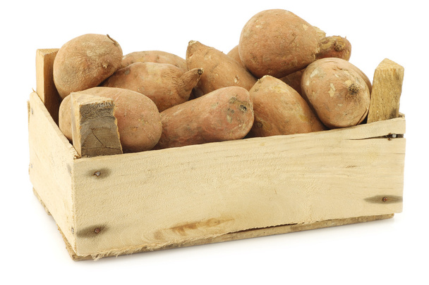 Sladké brambory v dřevěné bedně - Fotografie, Obrázek