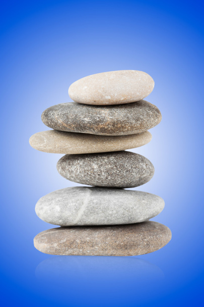 Сбалансированный стек камней
 - Фото, изображение