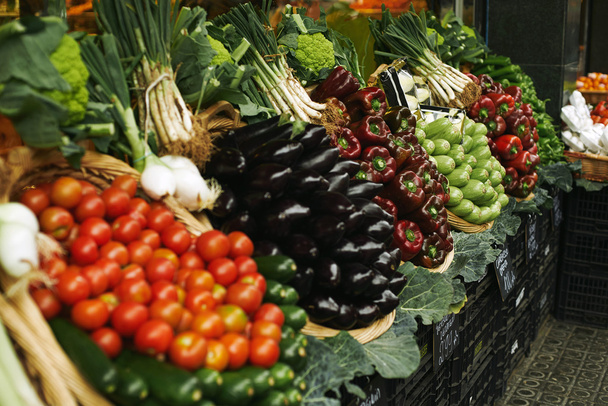 Vegetables in basket market focus bell pepper - Foto, immagini