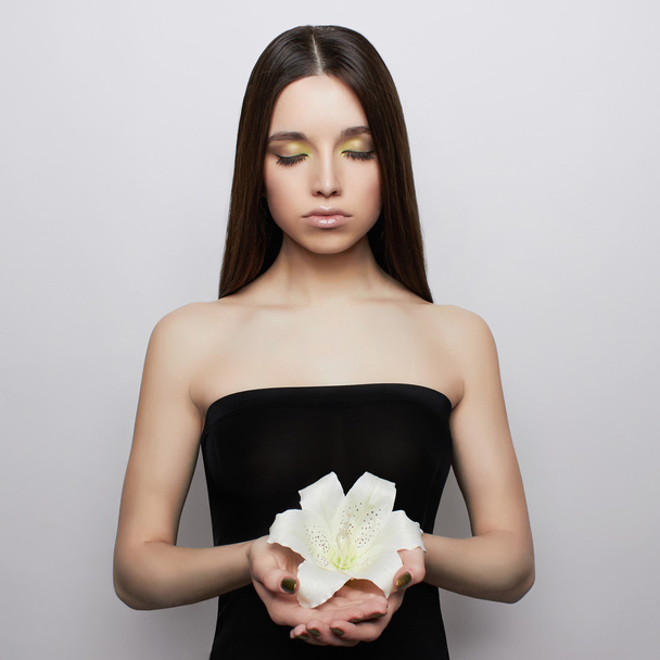 beauty teen girl with flower - Foto, immagini
