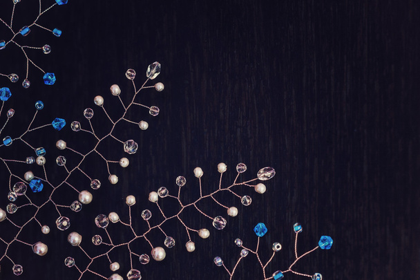 Grunge-Hintergrund mit Perlen mit freiem Platz - Foto, Bild