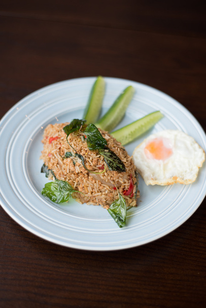 Thai Basilikum gebratener Reis - Foto, Bild