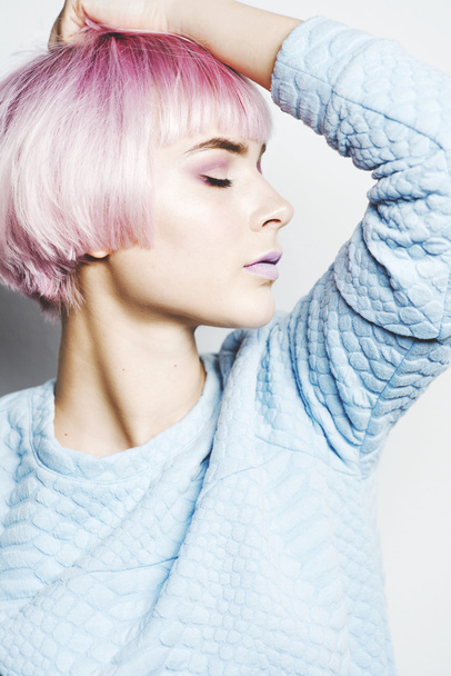 Beautiful girl with pink hair - Valokuva, kuva