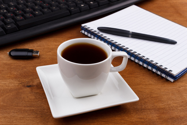 Kawa na biurko - Zdjęcie, obraz