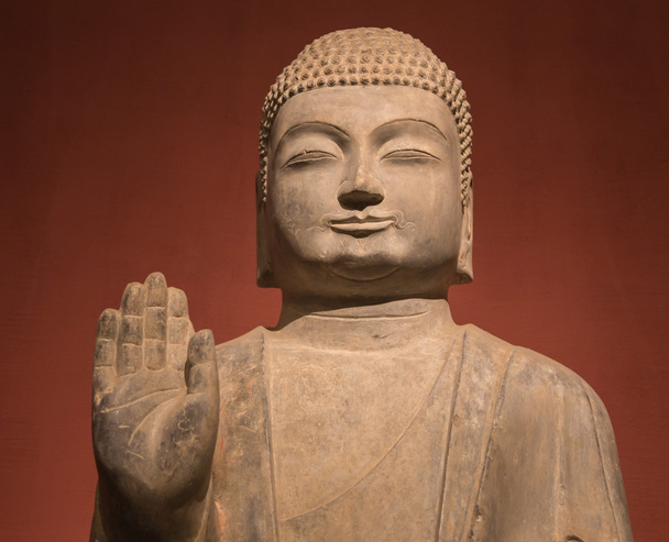 Estatua de Buda y luz de las velas
 - Foto, Imagen