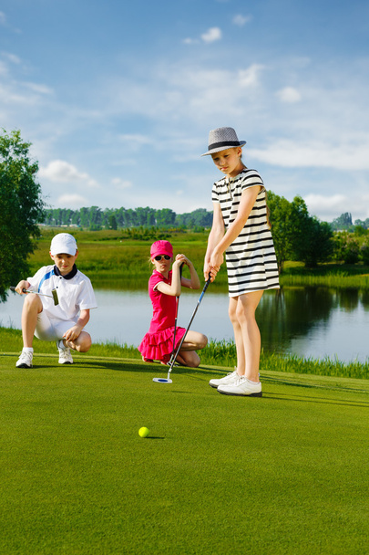 Kids playing golf - Fotó, kép