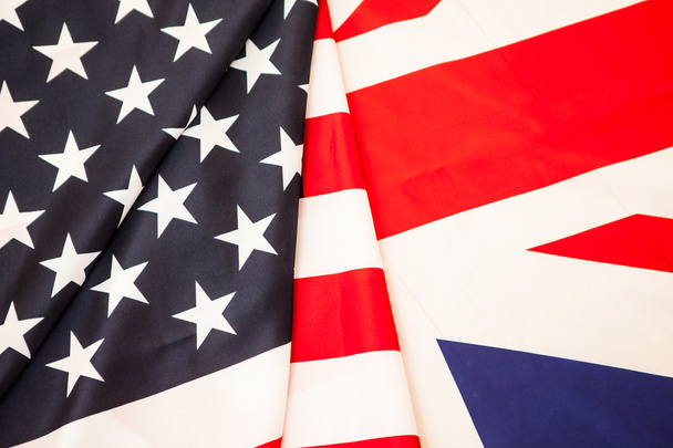 Yhdysvaltain ja Ison-Britannian liput. Kaksi kehittyvää lippuvaltiota
. - Valokuva, kuva