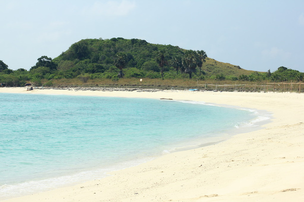 Exotic Heaven Seascape en la playa de arena blanca y agua azul
. - Foto, imagen