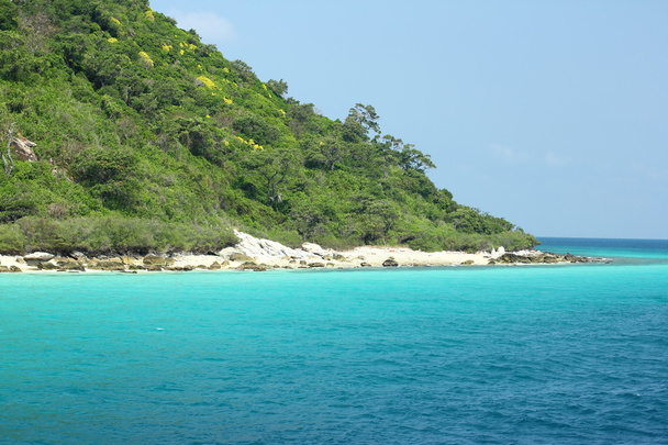 Exotic Heaven Seascape at white sand beach and blue water. - Zdjęcie, obraz