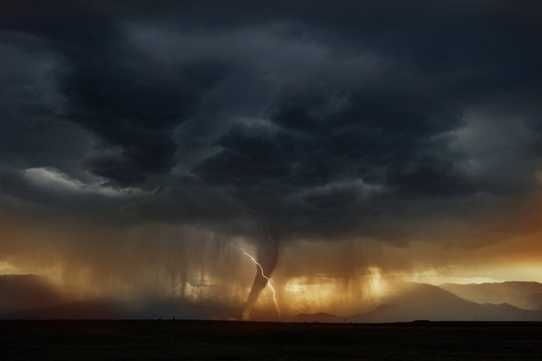 Tornade Super Cell Storm
 - Photo, image