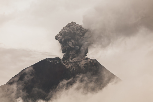 Tungurahua Vulkan Teleaufnahme Sonnenuntergang - Foto, Bild