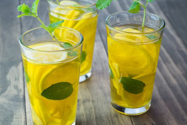 Ginger, lemon, mint infused turmeric water. - Valokuva, kuva