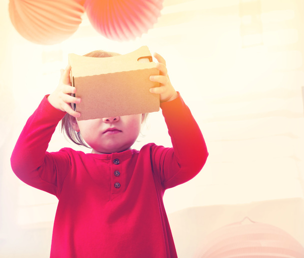 Toddler girl with virtual reality headset - Foto, Imagen