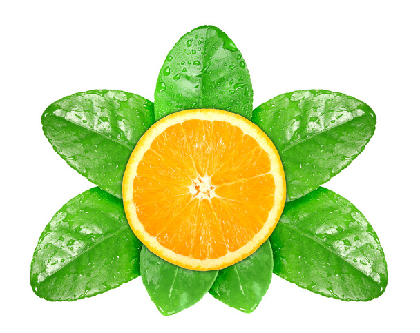 Orange fruit on green leaf with dew - Foto, Imagen