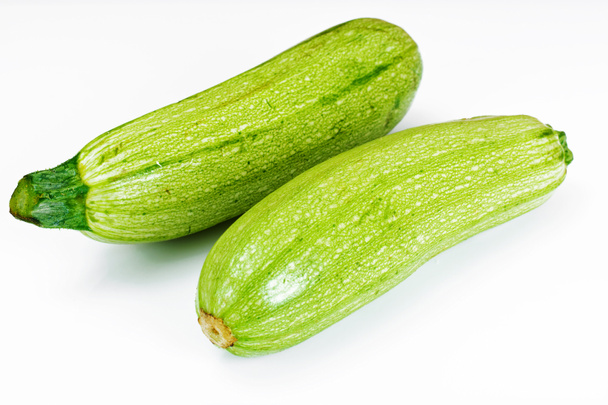 zucchine verdi fresche su sfondo bianco - Foto, immagini