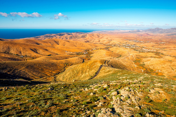 Vista aérea na ilha de Fuerteventura do ponto de vista de Morro Velosa
 - Foto, Imagem