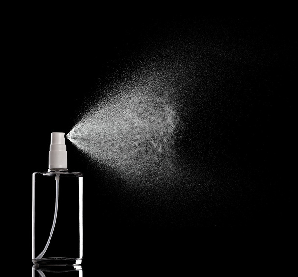 Suihkupullo nestemäinen hajuvesi pisara
 - Valokuva, kuva